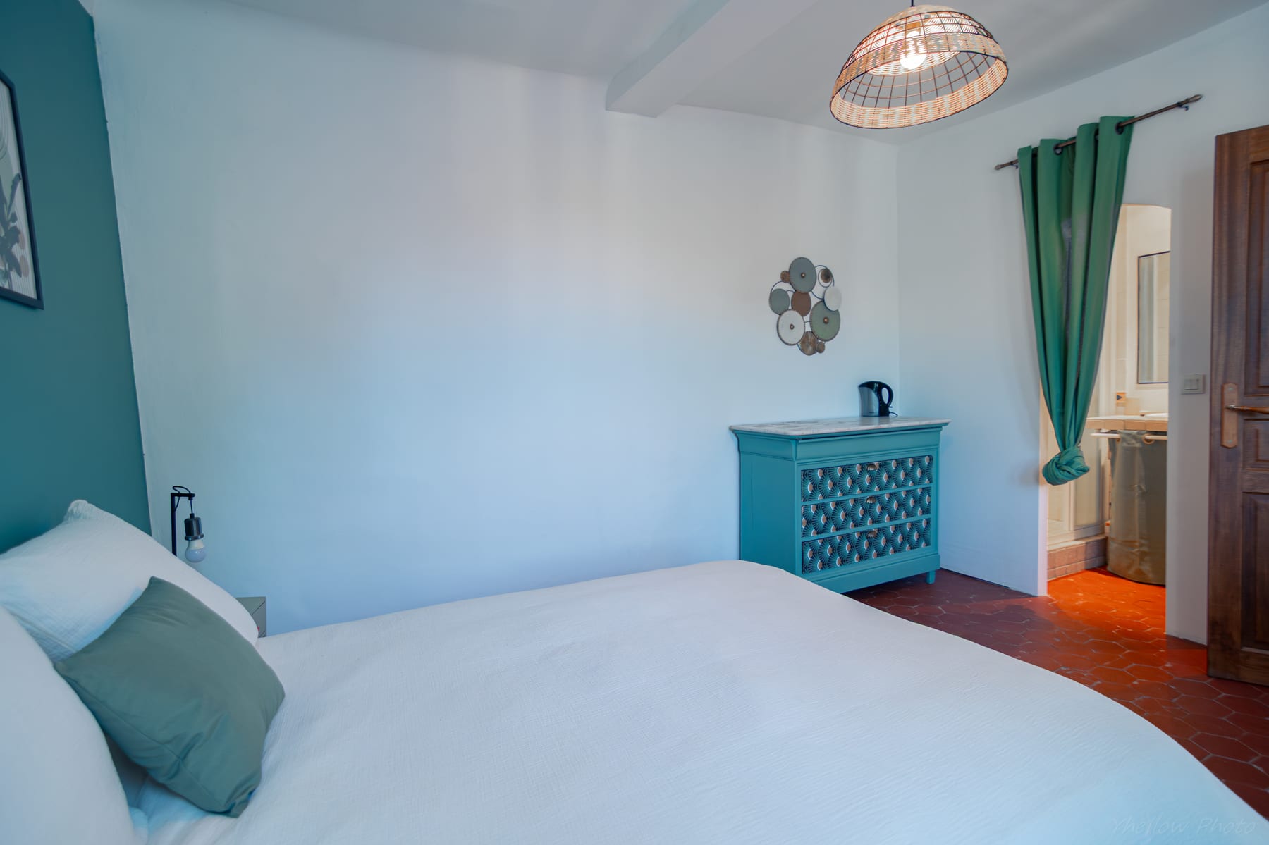 Chambre double avec salle d'eau privative au Couvent des Pallières à Esparron