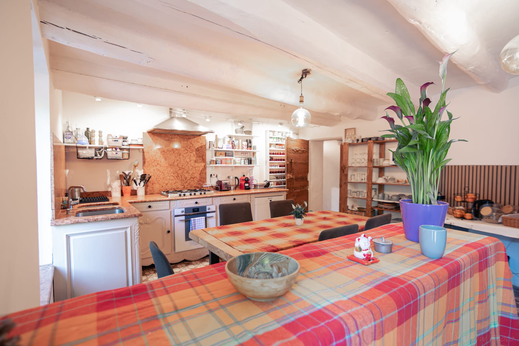 Cuisine commune entièrement équipée au Couvent des Pallières en Provence Verte